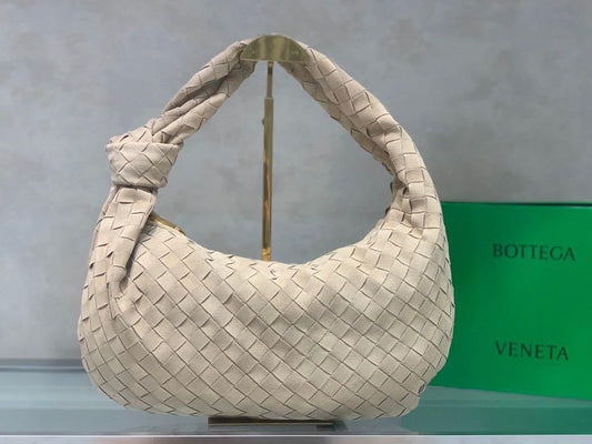 Bottega Veneta Chic & Trendy Knotted Woven Shoulder Bag – Elegant & Stylish