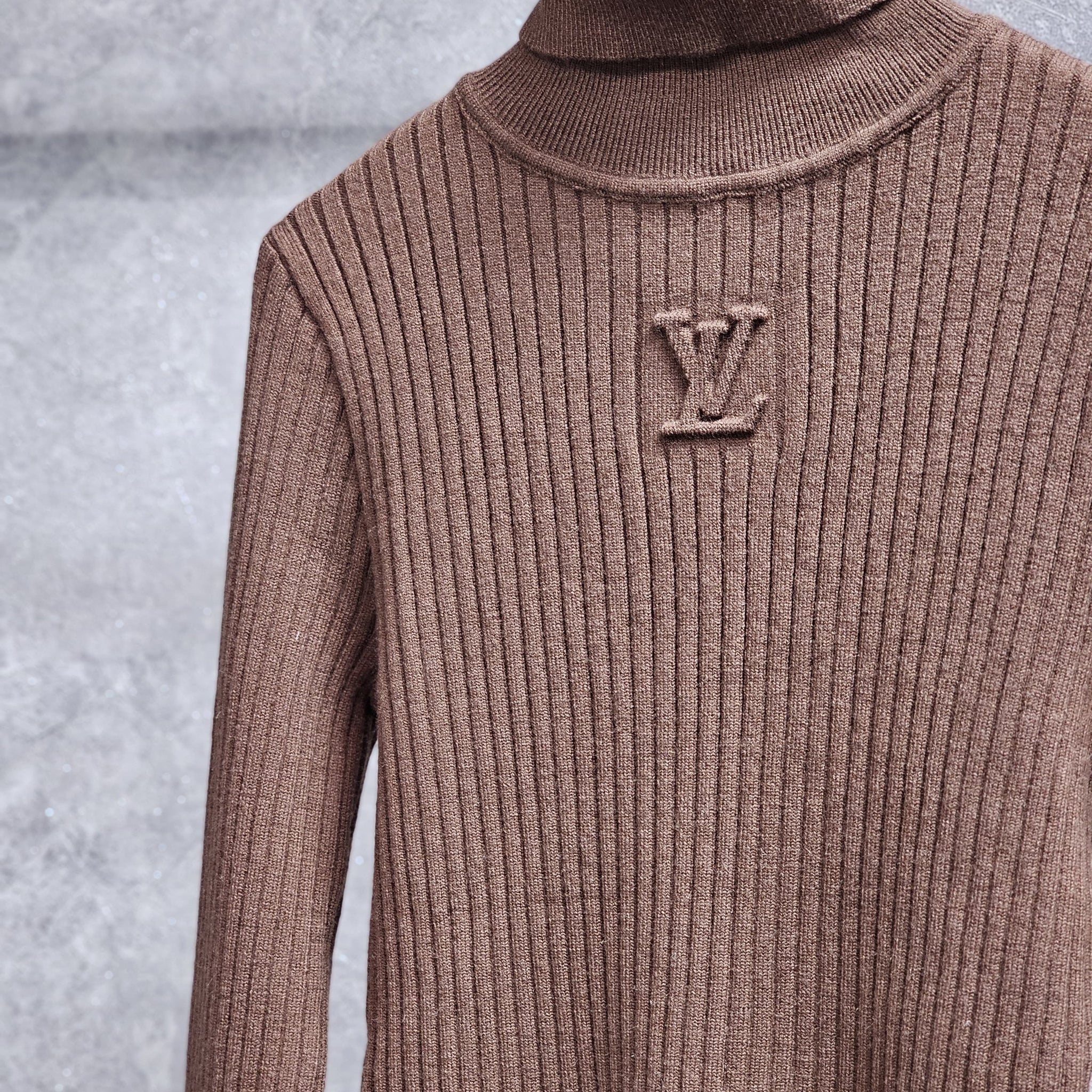 Luxury Ribbed Knit Turtleneck Sweater & Velvet Hoodies