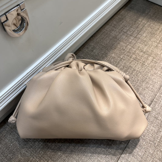 Bottega Veneta Elegant Soft Leather Drawstring Bag – Chic & Trendy