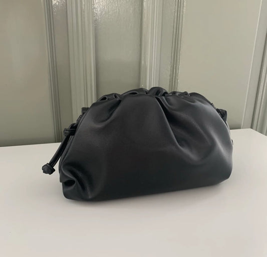 Bottega Veneta Elegant Soft Leather Drawstring Bag – Chic & Trendy