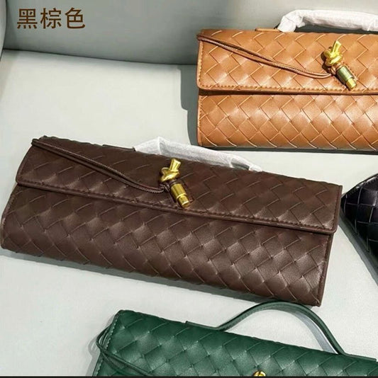 Bottega Veneta Woven Clutch – Timeless Luxury